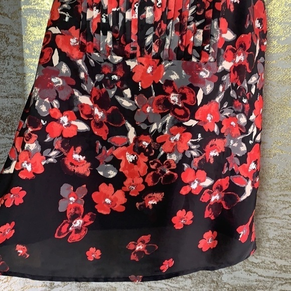 Chic by Jacob Sleeveless Floral Satin/Pleated Top Size P/S - Picture 5 of 11